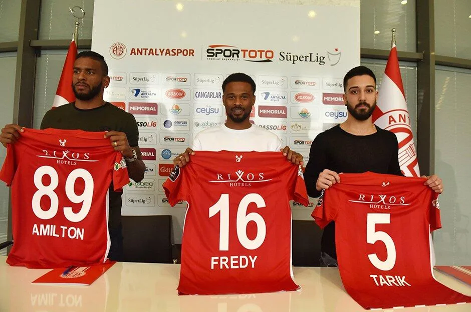 Antalyaspor’dan 3 imza birden!