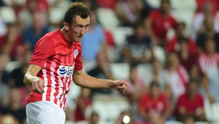 Antalyaspor’da kadro revizyonu devam diyor