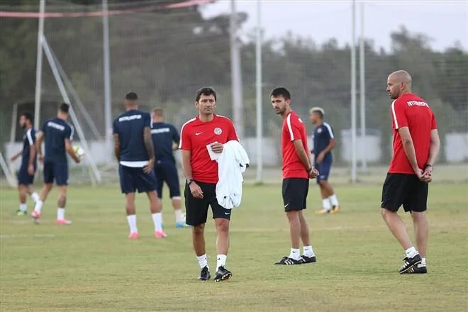 Leonardo, Antalyaspor’un başında ilk antrenmanına çıktı!