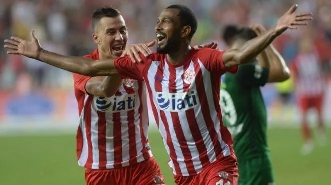 Antalyaspor’un yıldızı Maicon’a komşudan talip var!