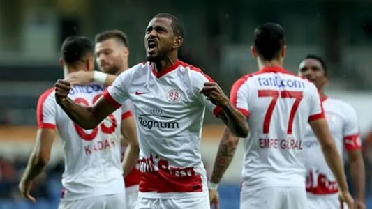 Maicon’un talipleri artıyor