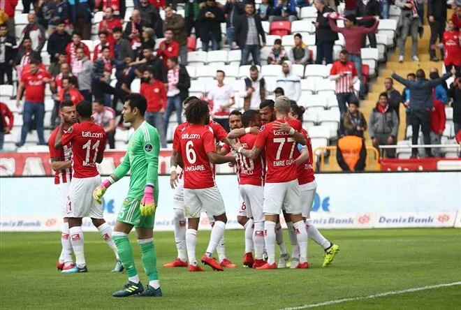 5 futbolcu kadroda yok!