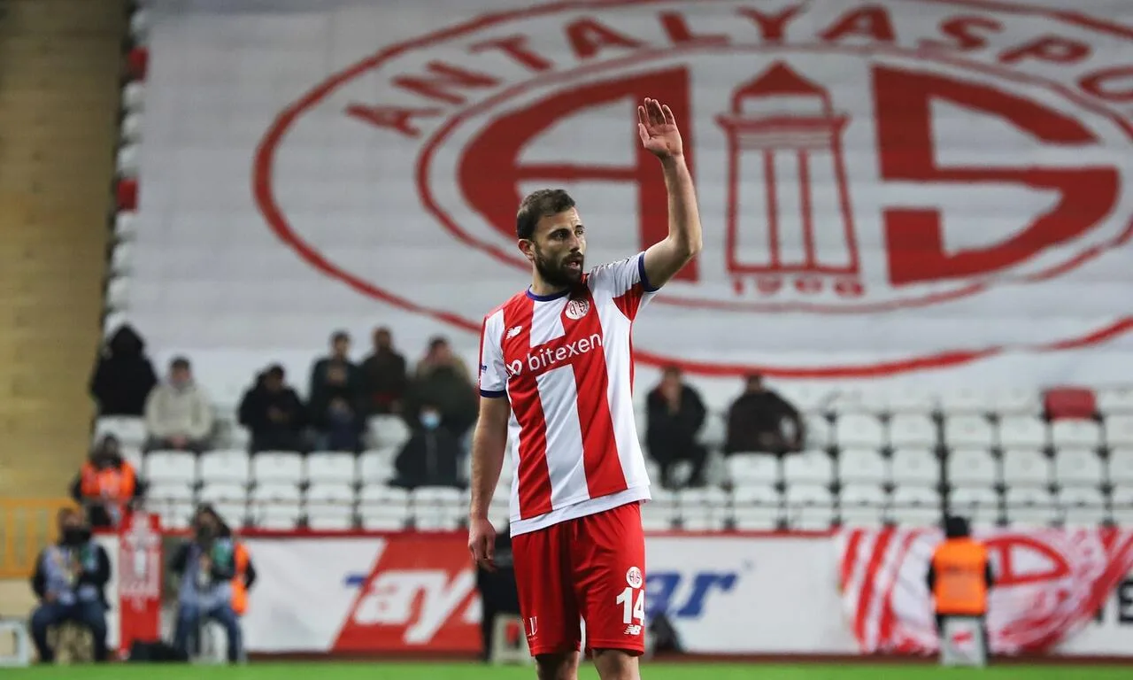 Antalyaspor ile Admir Mehmedi yollarını ayırdı