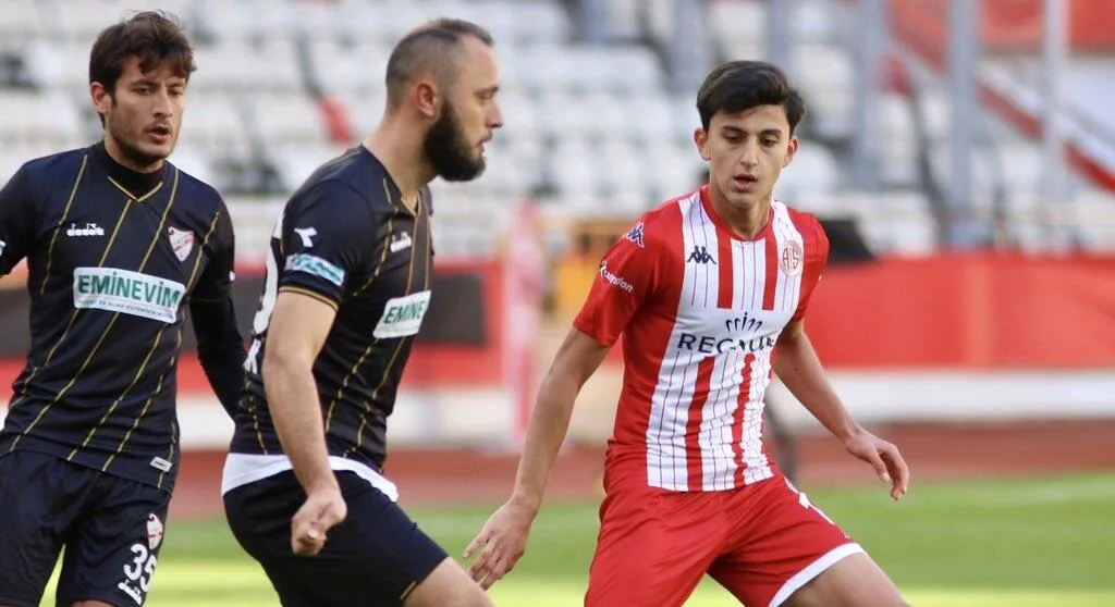 Mevlüt Han Ekelik’e milli davet