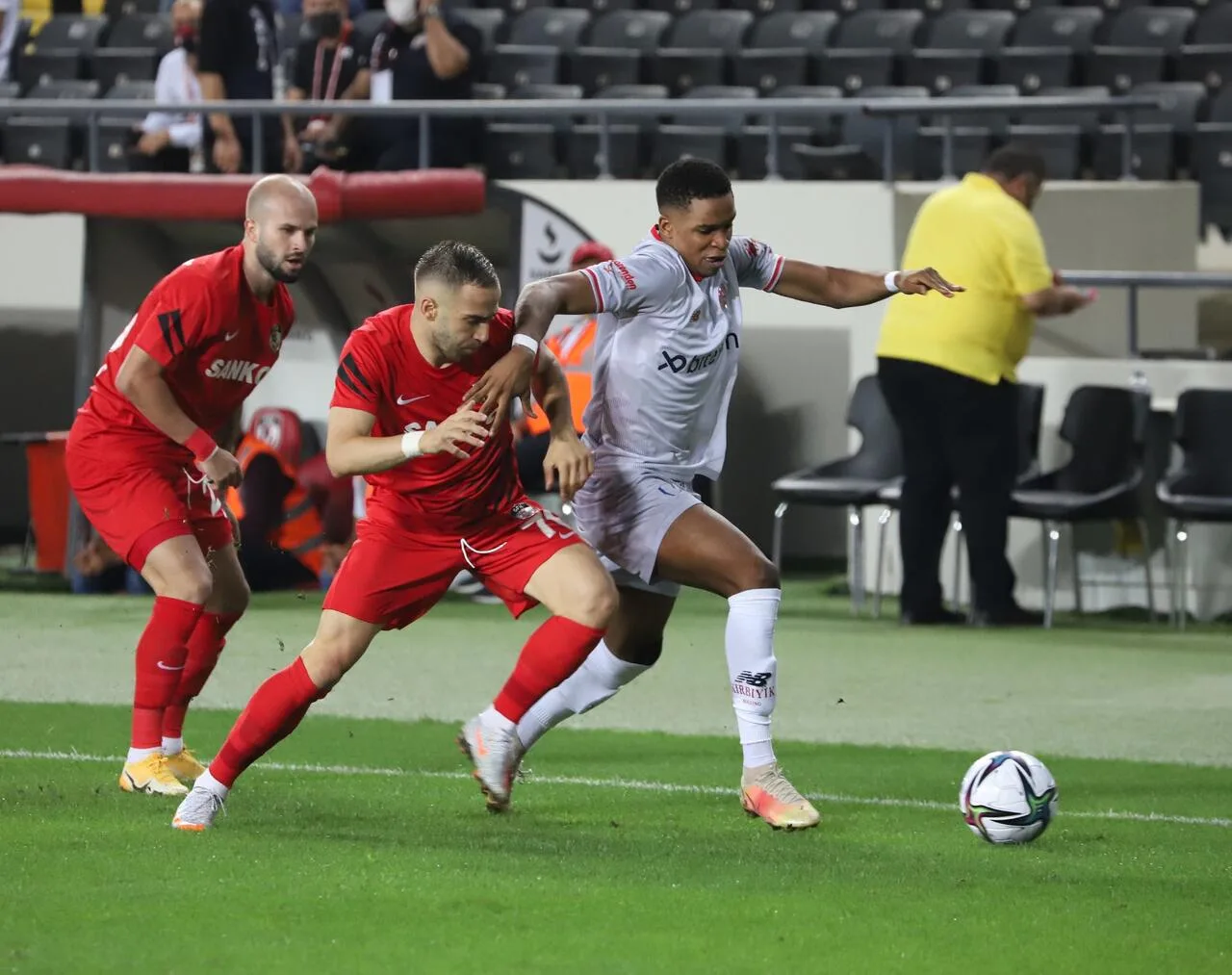 Akan oyunda tek gol