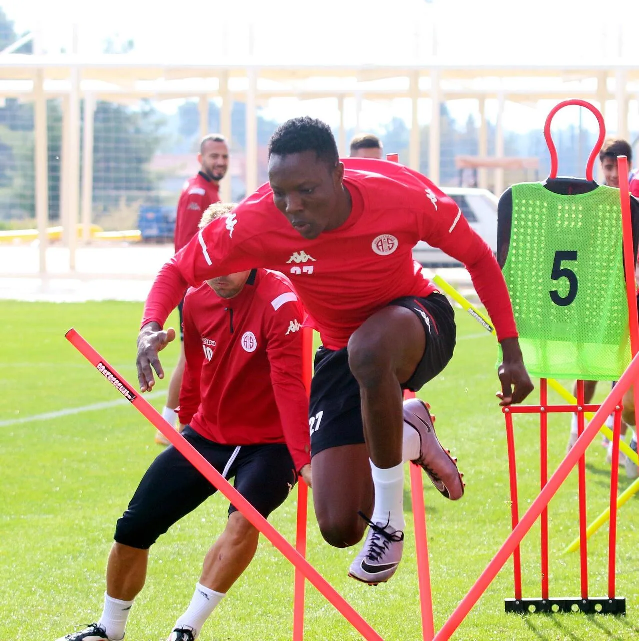 Antalyaspor genç futbolcuyu A takıma aldı