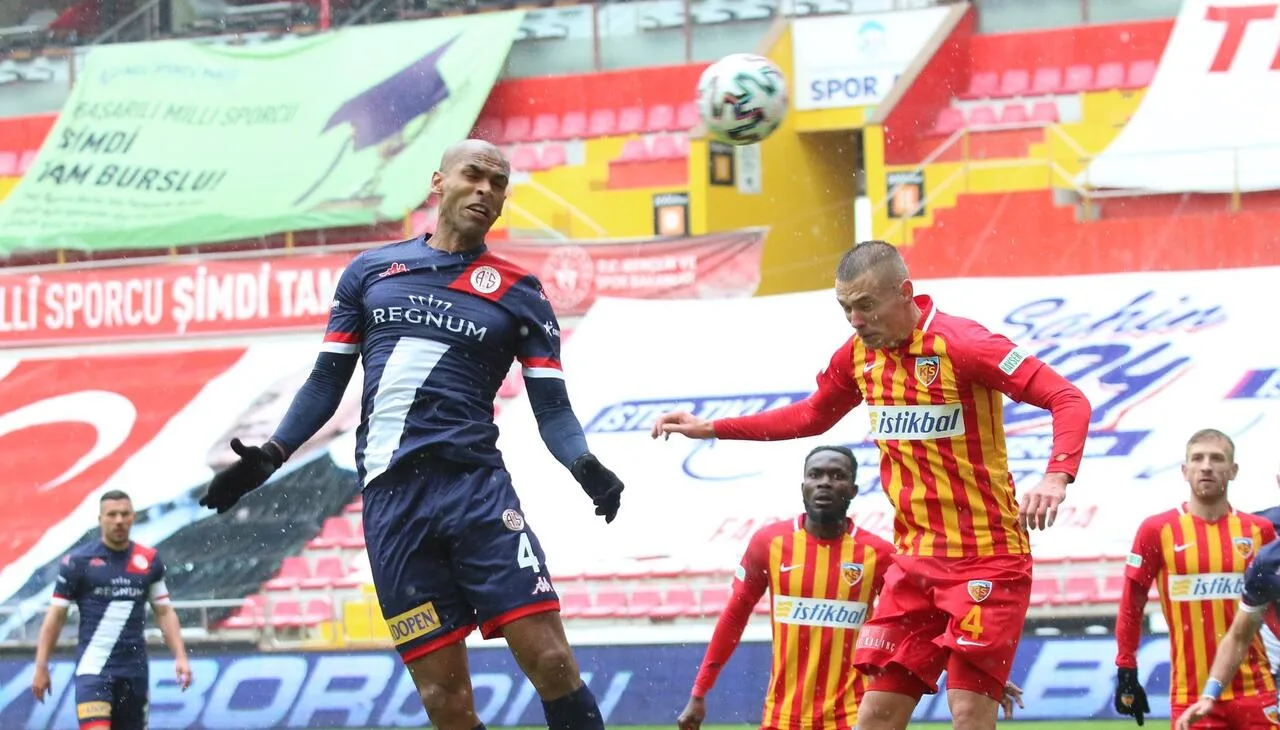 Naldo’dan ilk gol