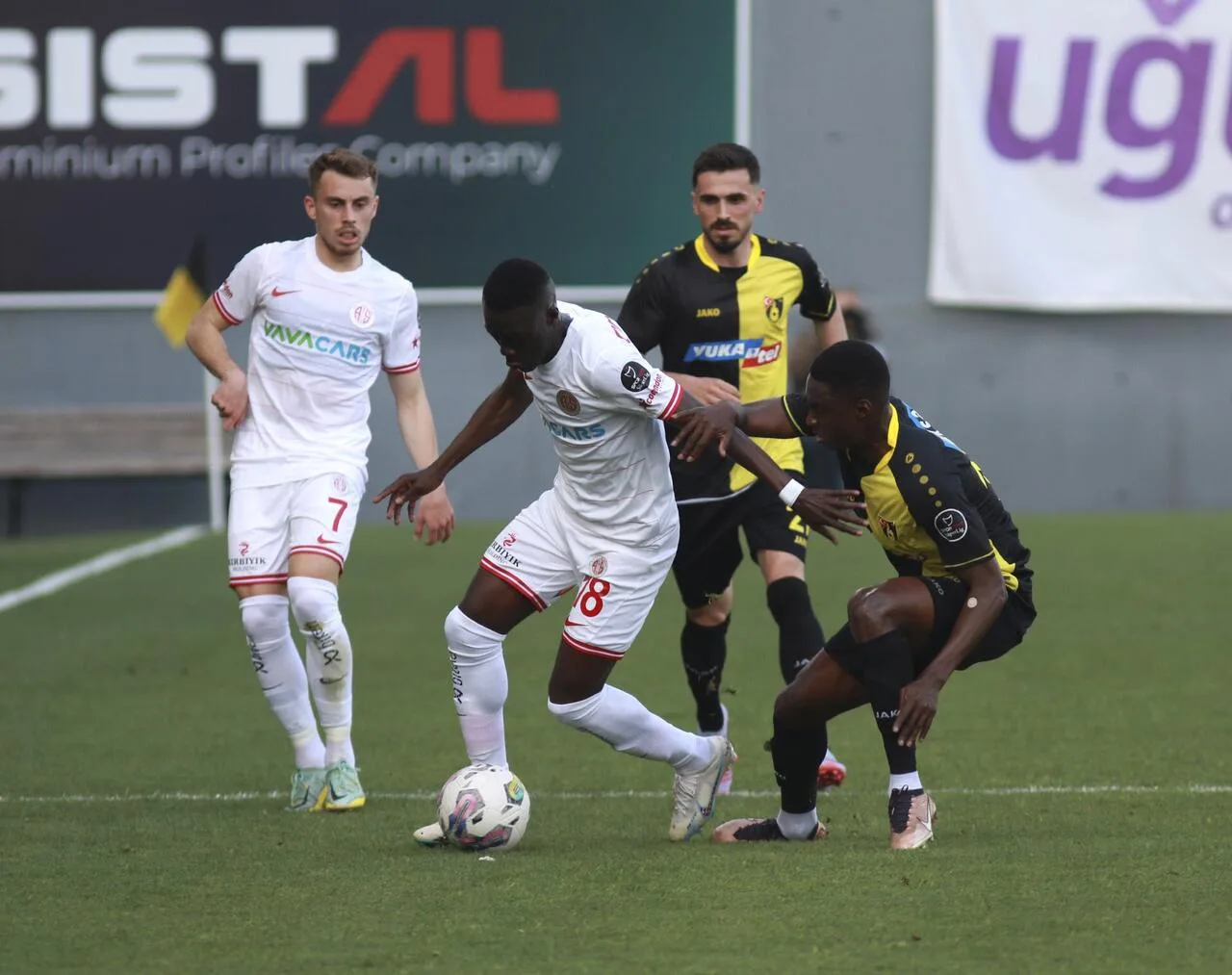İstanbulspor – Antalyaspor : 3-3 (Maç sonu)