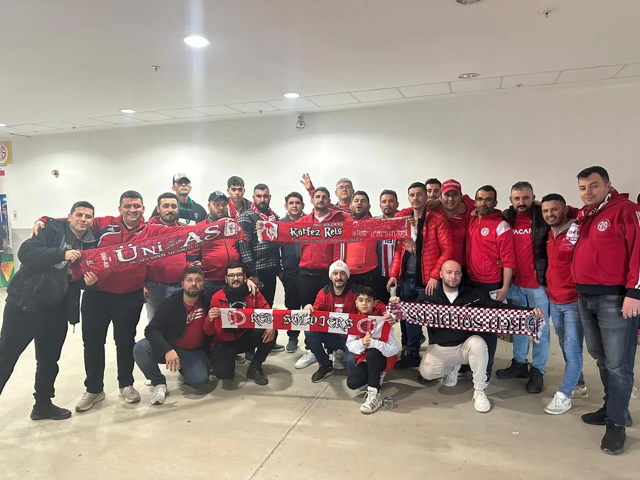 Antalyaspor tribunleri güçleniyor ! Red Soldiers geri döndü …