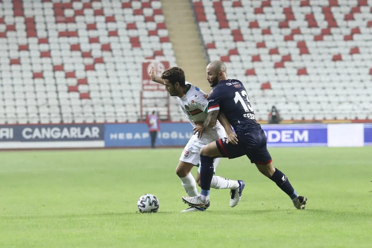 Derbide Antalyaspor üstünlüğü