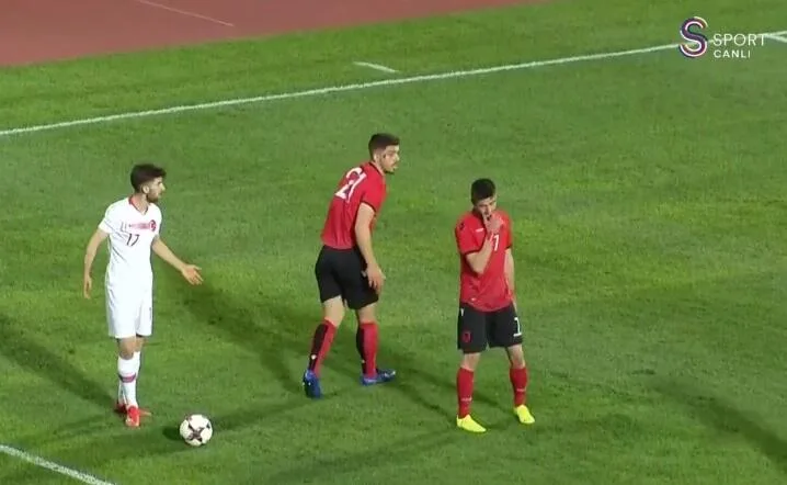 Doğukan Sinik ilk 11’de çıktı