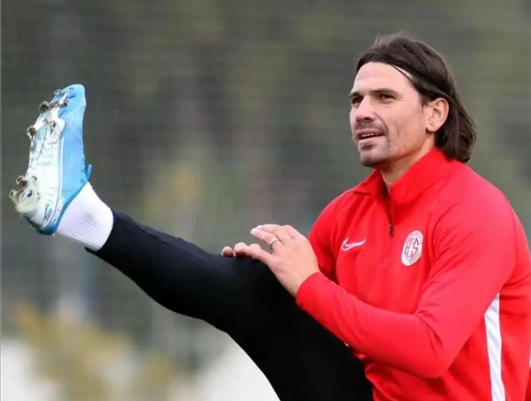 Antalyaspor, Ersan Gülüm’ün lisansını çıkardı