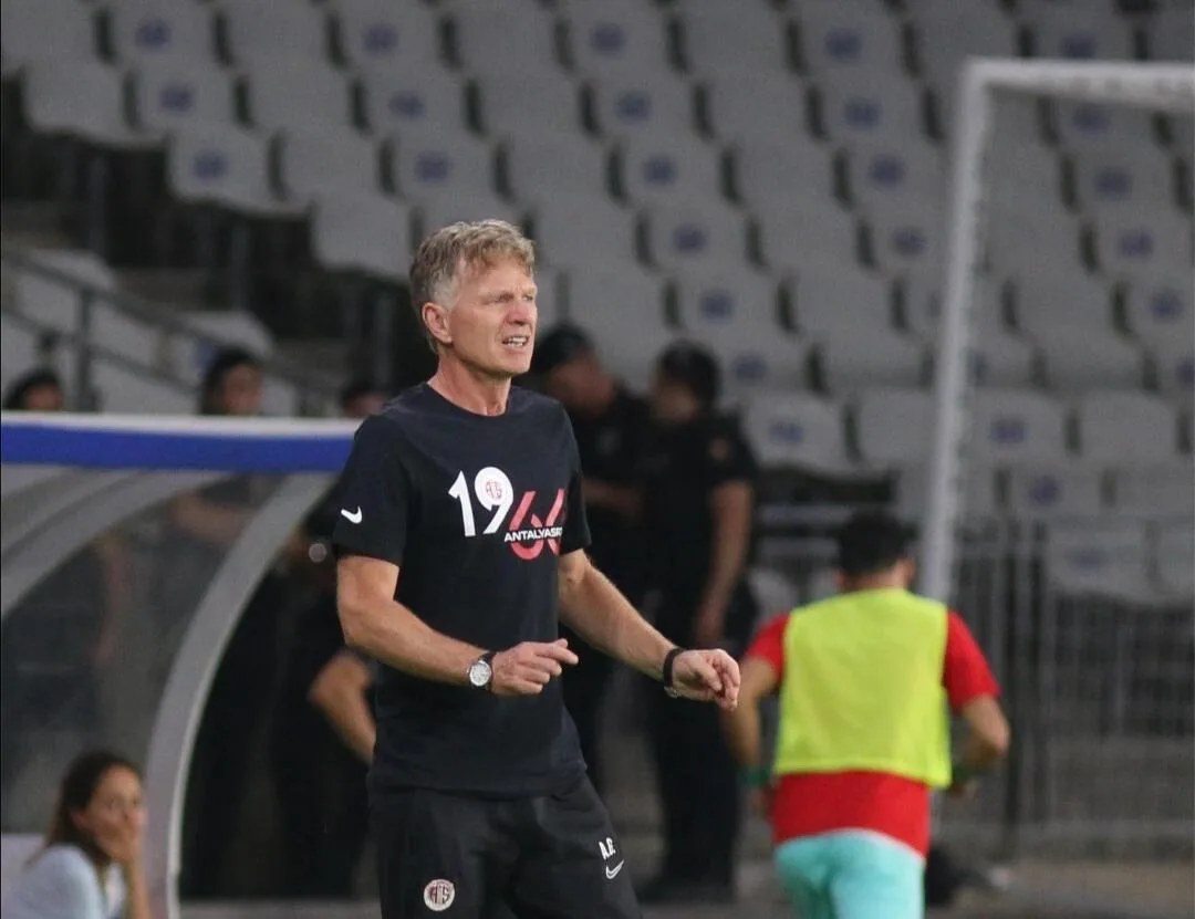 Groenendijk, Haji Wright ve Bünyamin Balcı’yı tebrik etti