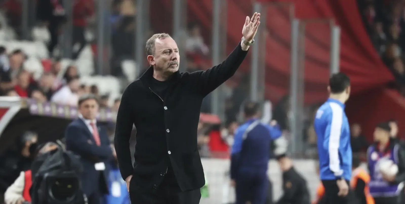 Sergen Yalçın, Antalyaspor’dan gönderdiği futbolcuyu övdü