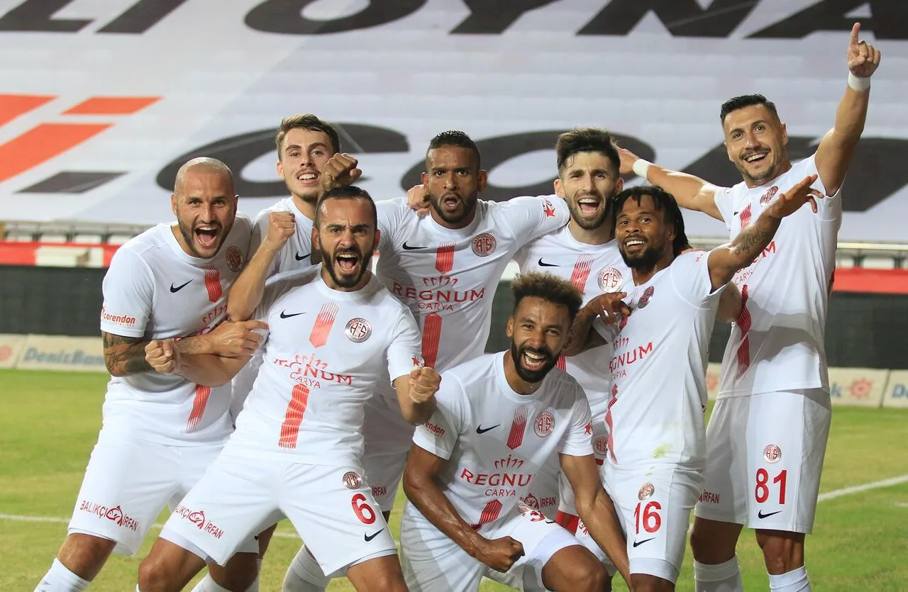 Beşiktaş 1 – 2 FTA Antalyaspor