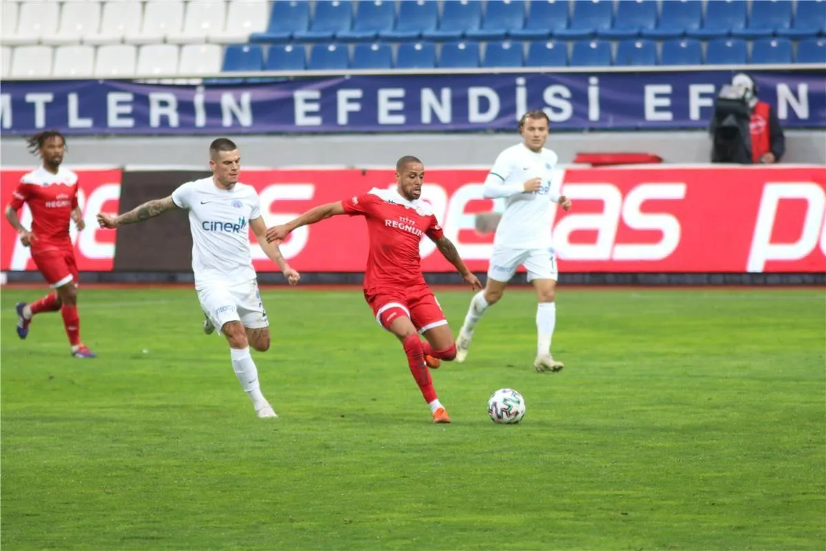 Antalyaspor, Sidney Sam’i renklerine bağladı