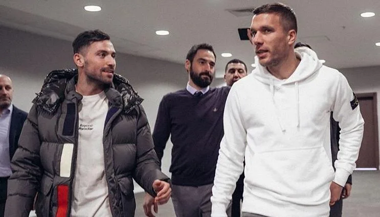 Podolski ve Sinan Gümüş transferlerinin perde arkası