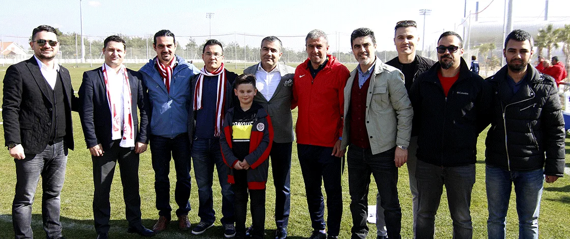 Taraftardan, Antalyaspor’a destek