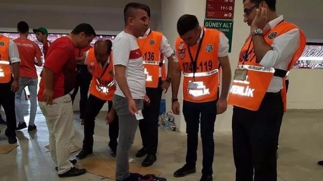 Antalya Stadyumunda neler oluyor! Girişlerdeki sıkıntı büyüyor