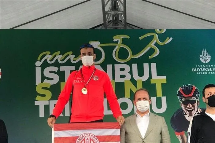 Antalyaspor zirveyi bırakmadı