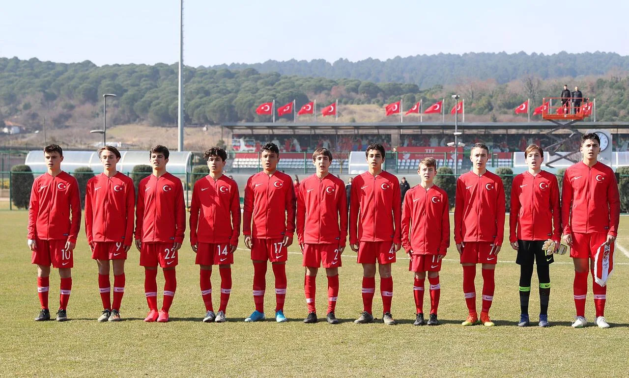 Antalyaspor’dan 2 futbolcuya milli davet