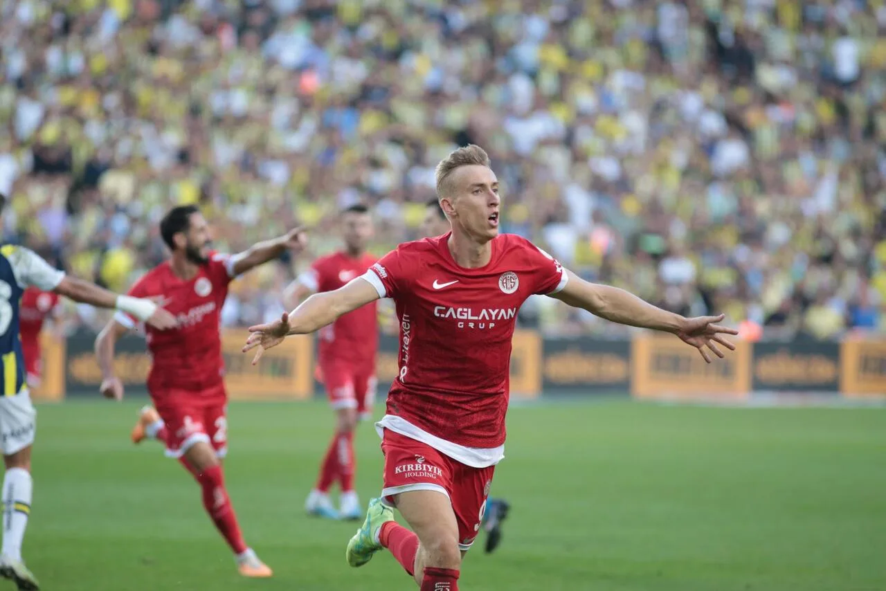 Buksa Antalyaspor’da kalmak istiyor