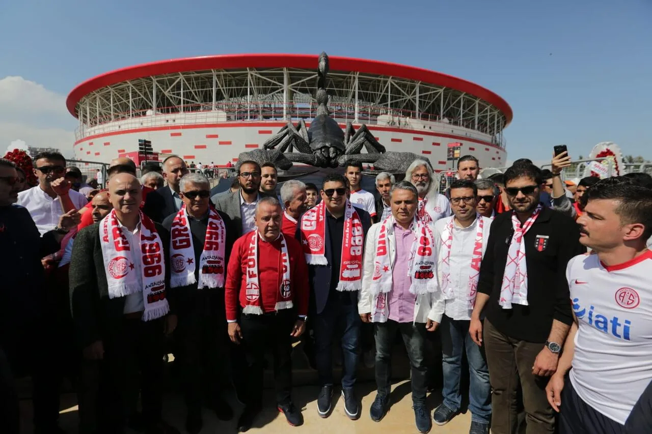 Akrep artık evinde!