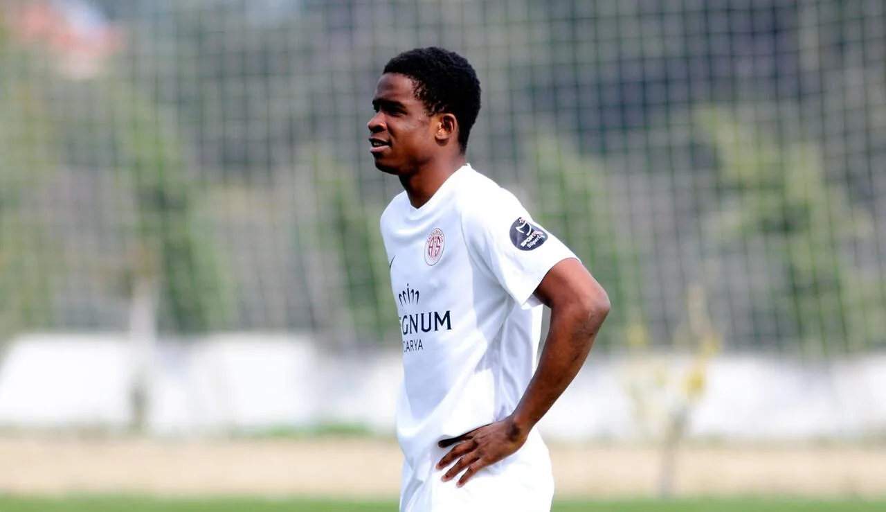 Antalyaspor’da ikinci imza Mukairu’ya…