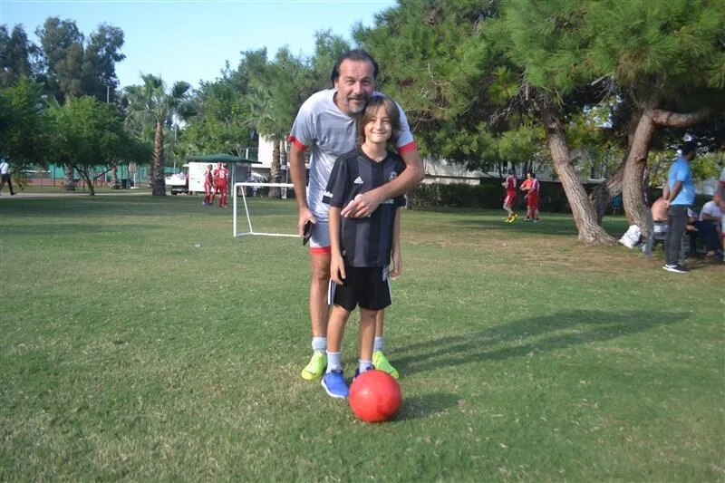 Yusuf Şimşek, oğlunun “Antalyaspor’u tutuyorum” yanıtını beğenmedi