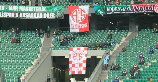 Kocaeli Stadı’nda Antalyaspor Bayrağı!