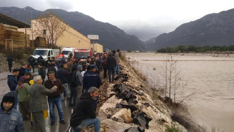 Antalya’daki hortum felaketinde ölenlerin sayısı 2’ye yükseldi
